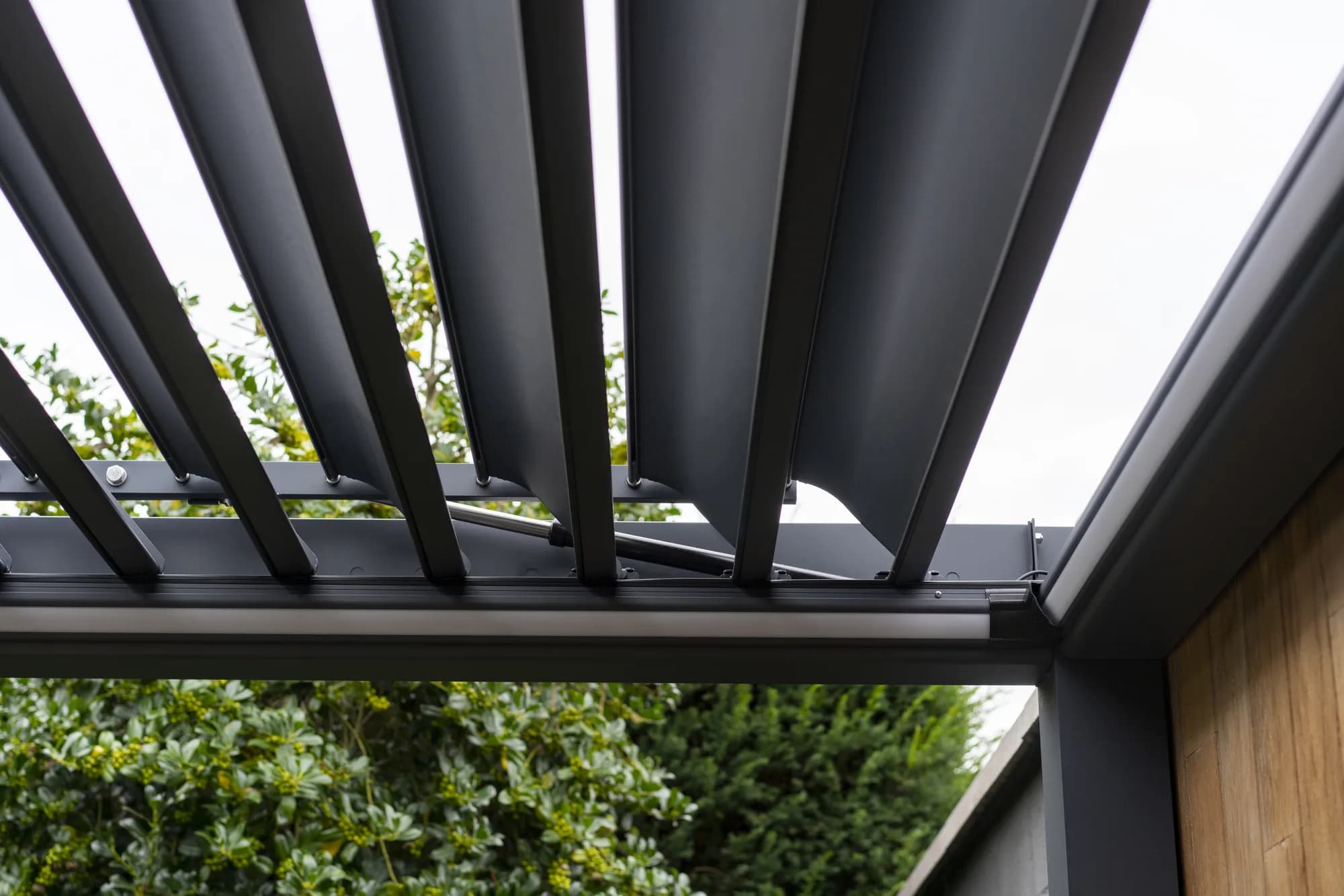 Pinela Aluminium-Lamellendach thumbnail 4