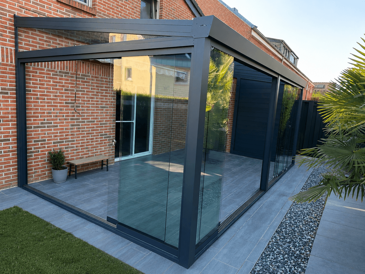 Kaltwintergarten und beheizter Wintergarten im direkten Vergleich, Aluminium-Konstruktion RAL 7024